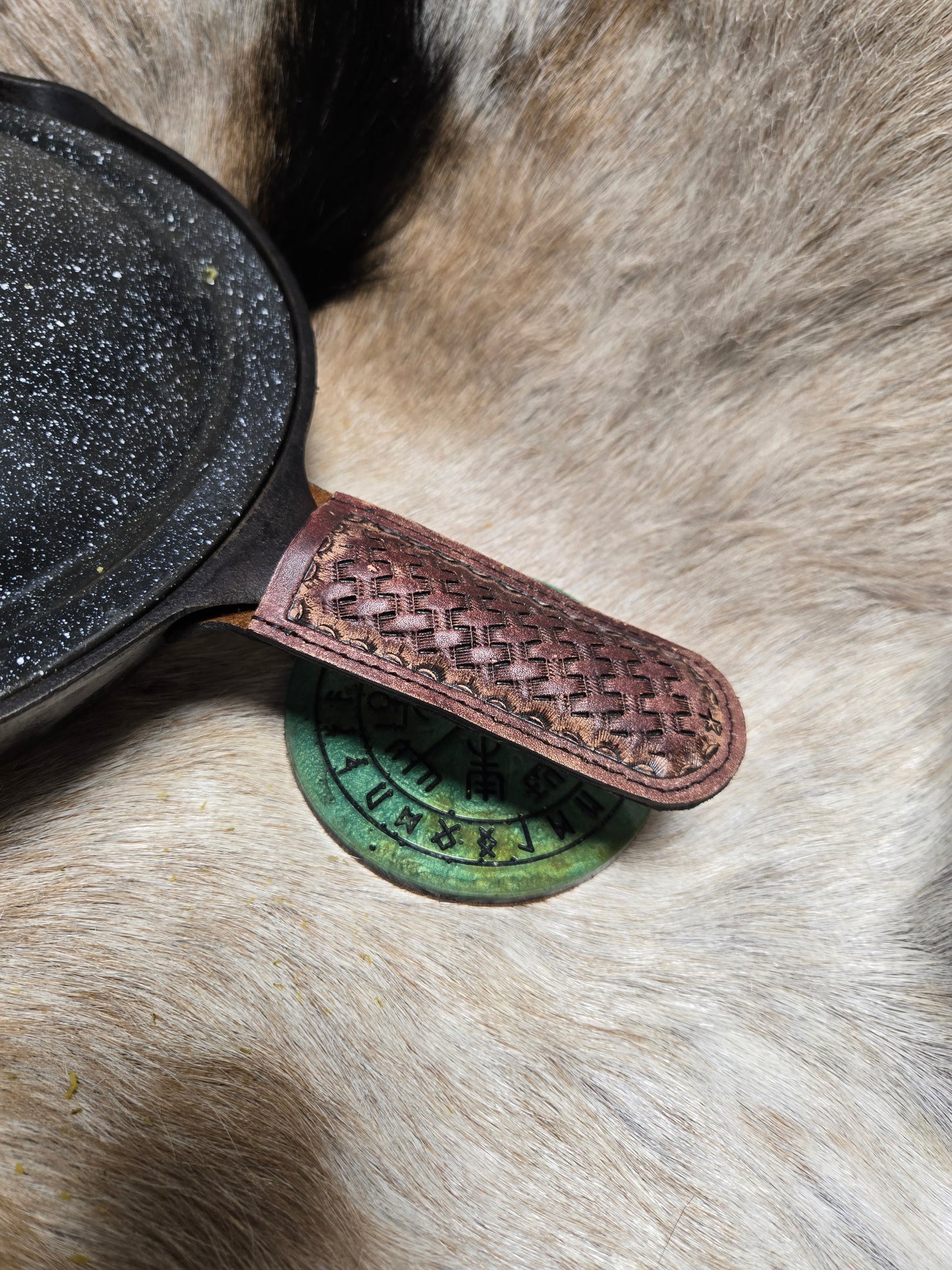 Iron Skillet leather heat sleve